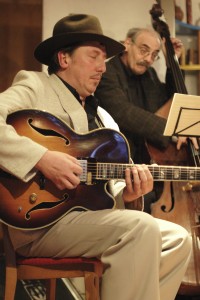 BernardDossinSwingGuitar8.3.09